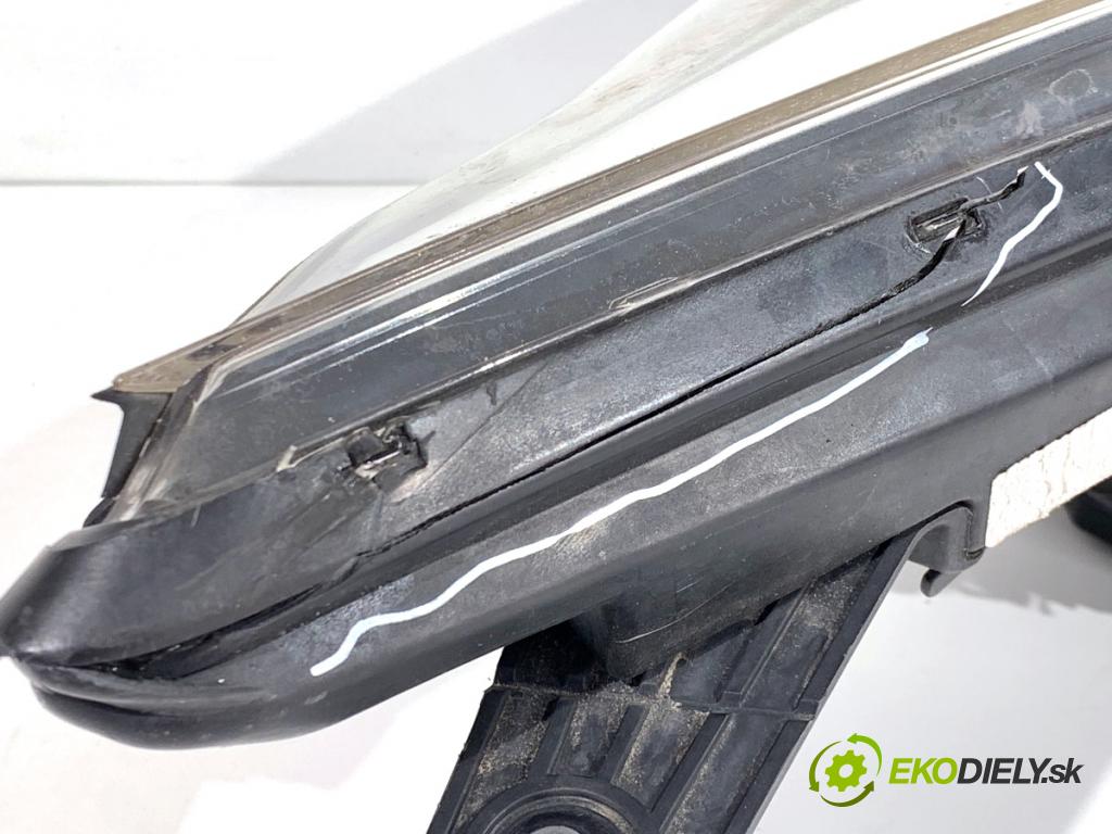 KIA CARENS IV nadwozie wielkoprzestrzenne (MPV) 2014 100 kW 1.7 CRDi 1685 Svetlomet ľavy predný