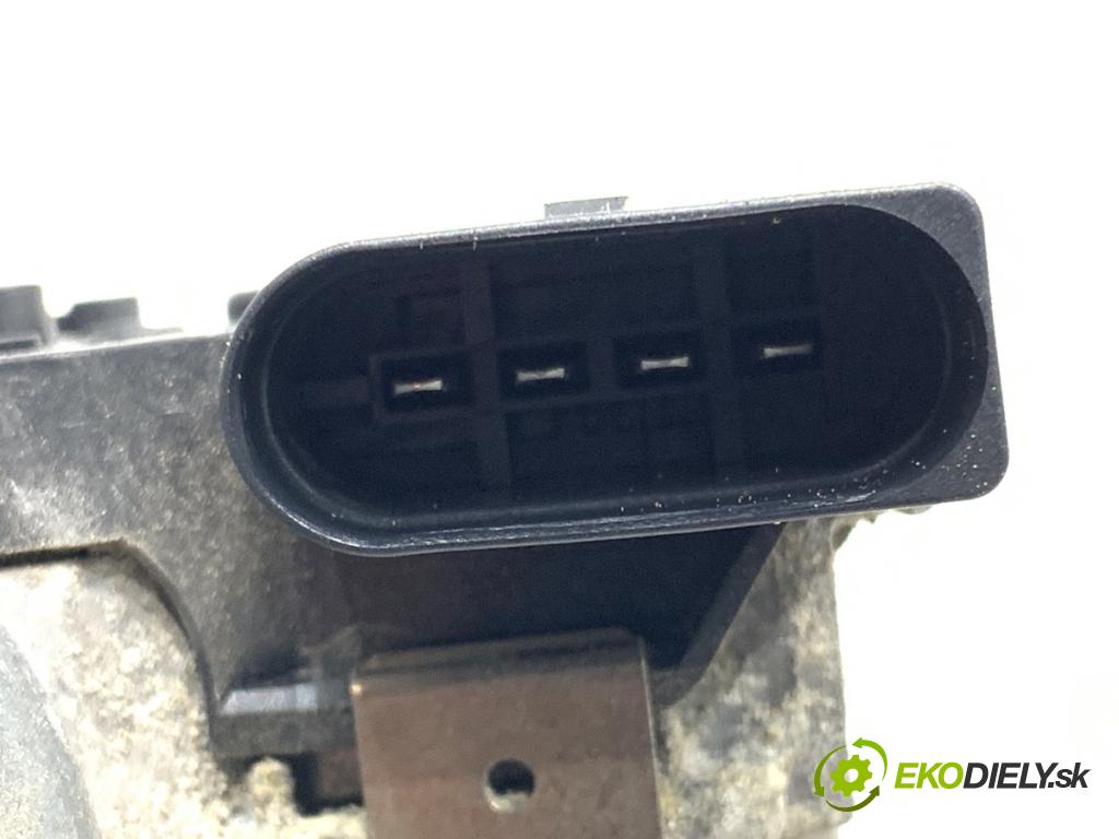 KIA CARENS IV nadwozie wielkoprzestrzenne (MPV) 2014 100 kW 1.7 CRDi 1685 Motor stieračov predný ľavy 98110-A4000