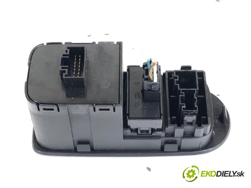 KIA CARENS IV nadwozie wielkoprzestrzenne (MPV) 2014 100 kW 1.7 CRDi 1685 Prepínač nastavenia svetiel 299120322 (Prepínacie páčky pod volantom)