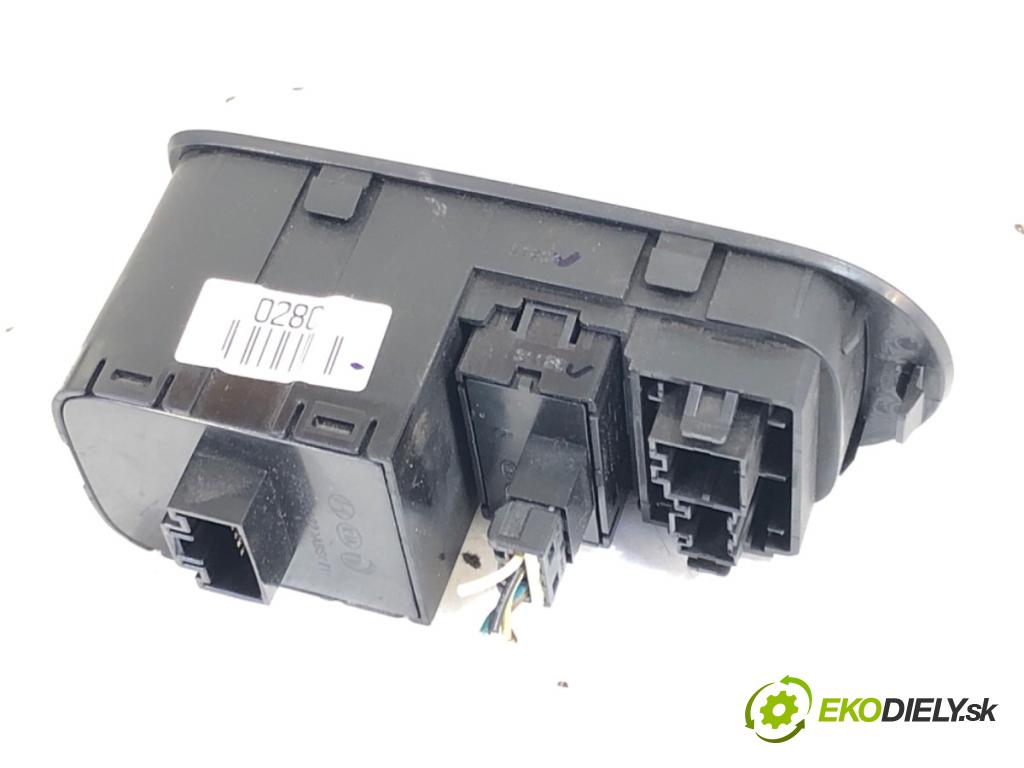 KIA CARENS IV nadwozie wielkoprzestrzenne (MPV) 2014 100 kW 1.7 CRDi 1685 Prepínač nastavenia svetiel 299120322 (Prepínacie páčky pod volantom)