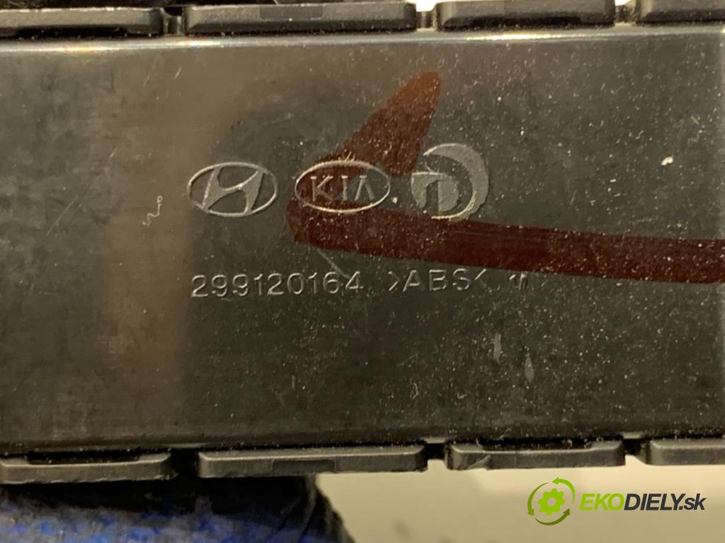 KIA CARENS IV nadwozie wielkoprzestrzenne (MPV) 2014 100 kW 1.7 CRDi 1685 Prepínač VETRANIE: sedačky 299120164