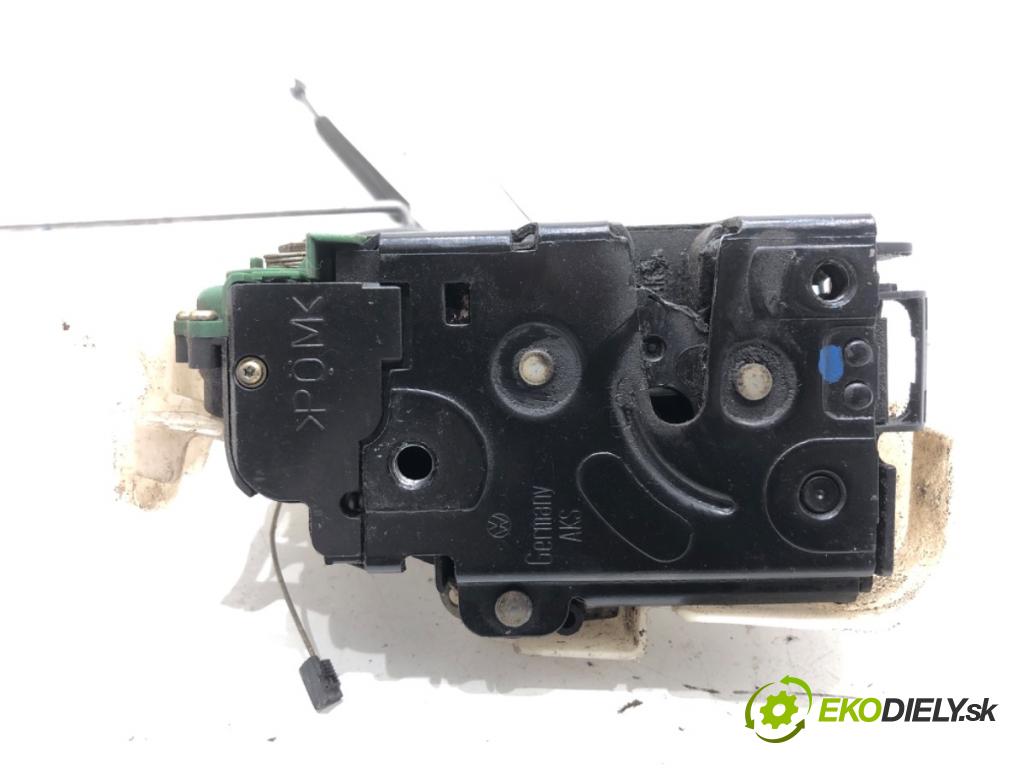 VW GOLF IV liftback 2003 50 kW 1.9 SDI 1896 zámok dveře levý přední část 