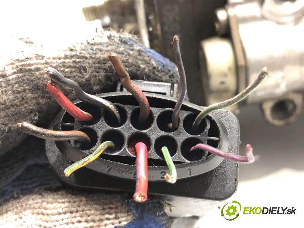 VW GOLF IV liftback 2003 50 kW 1.9 SDI 1896 Pumpa vstrekovacia 038130107B (Vstrekovacie čerpadlo)