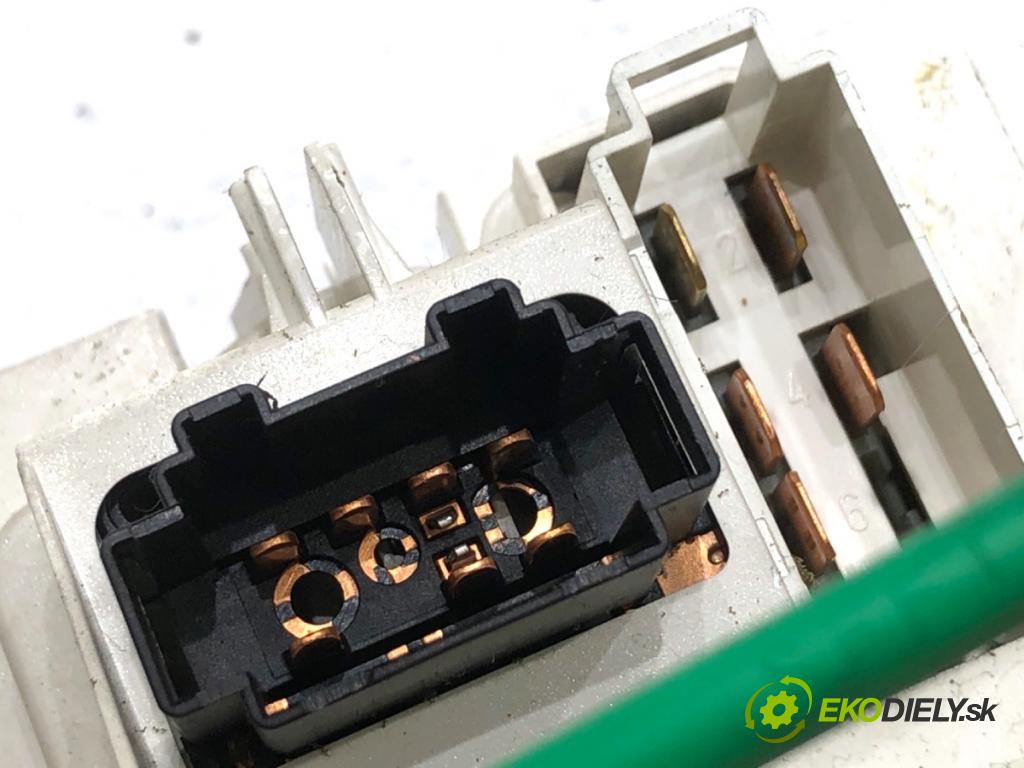 VW GOLF IV liftback 2003 50 kW 1.9 SDI 1896 Panel ovládania kúrenia  (Prepínacie páčky pod volantom)