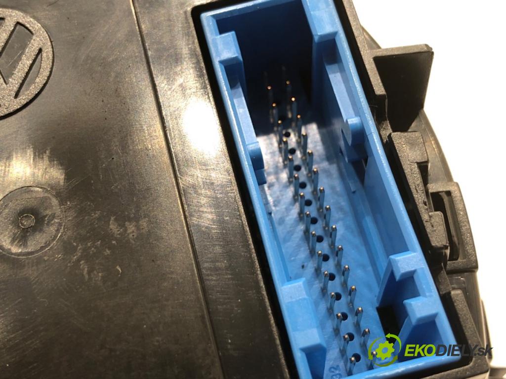 VW GOLF IV liftback 2003 50 kW 1.9 SDI 1896 Prístrojovka 1J0920826B (Prístrojová doska)