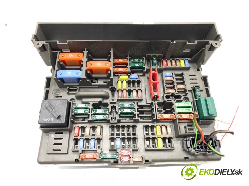 BMW E92 coupe 2009 180 kW 330 d xDrive 2993 skříňka poistková 9119446 (Pojistková skříňka)