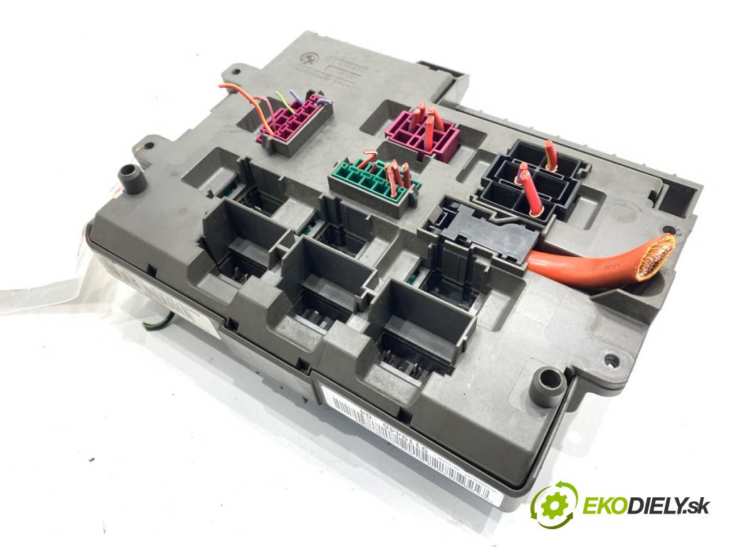 BMW E92 coupe 2009 180 kW 330 d xDrive 2993 skříňka poistková 9119446 (Pojistková skříňka)