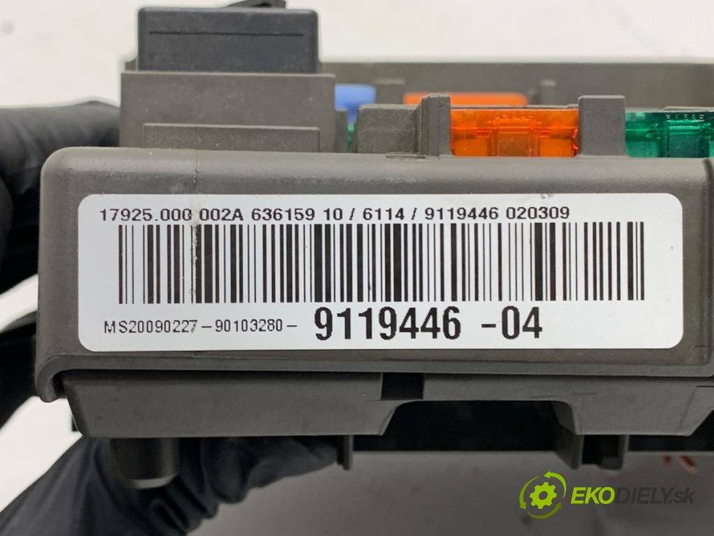 BMW E92 coupe 2009 180 kW 330 d xDrive 2993 skříňka poistková 9119446 (Pojistková skříňka)