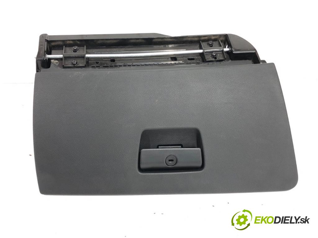 BMW E92 coupe 2009 180 kW 330 d xDrive 2993 Priehradka, kastlík spolujazdca 7075479 (Priehradka (kastlík))