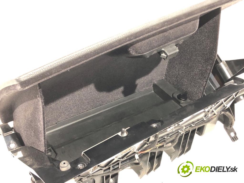 BMW E92 coupe 2009 180 kW 330 d xDrive 2993 Priehradka, kastlík spolujazdca 7075479 (Priehradka (kastlík))