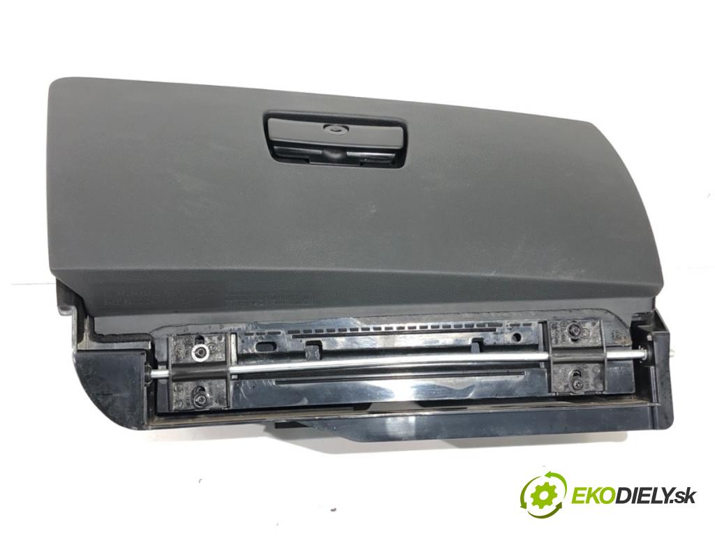 BMW E92 coupe 2009 180 kW 330 d xDrive 2993 Priehradka, kastlík spolujazdca 7075479 (Priehradka (kastlík))