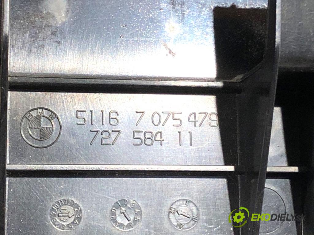 BMW E92 coupe 2009 180 kW 330 d xDrive 2993 Priehradka, kastlík spolujazdca 7075479 (Priehradka (kastlík))