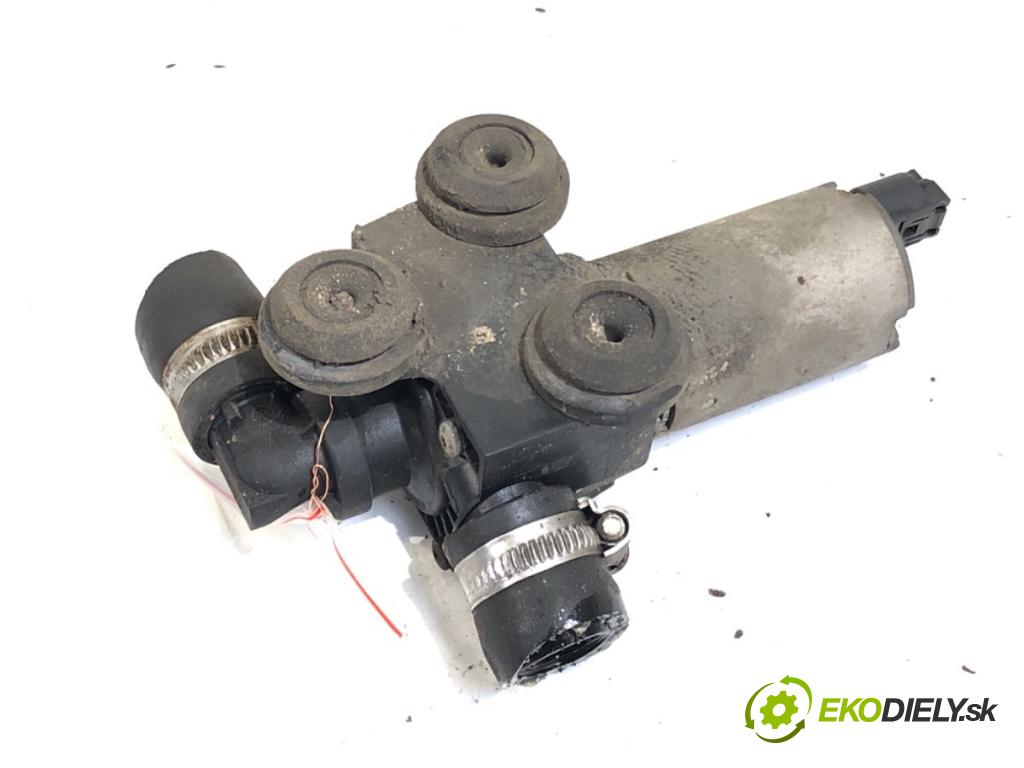 BMW E92 coupe 2009 180 kW 330 d xDrive 2993 DALŠÍ: pumpa vody 6928246 (Vodní pumpa)