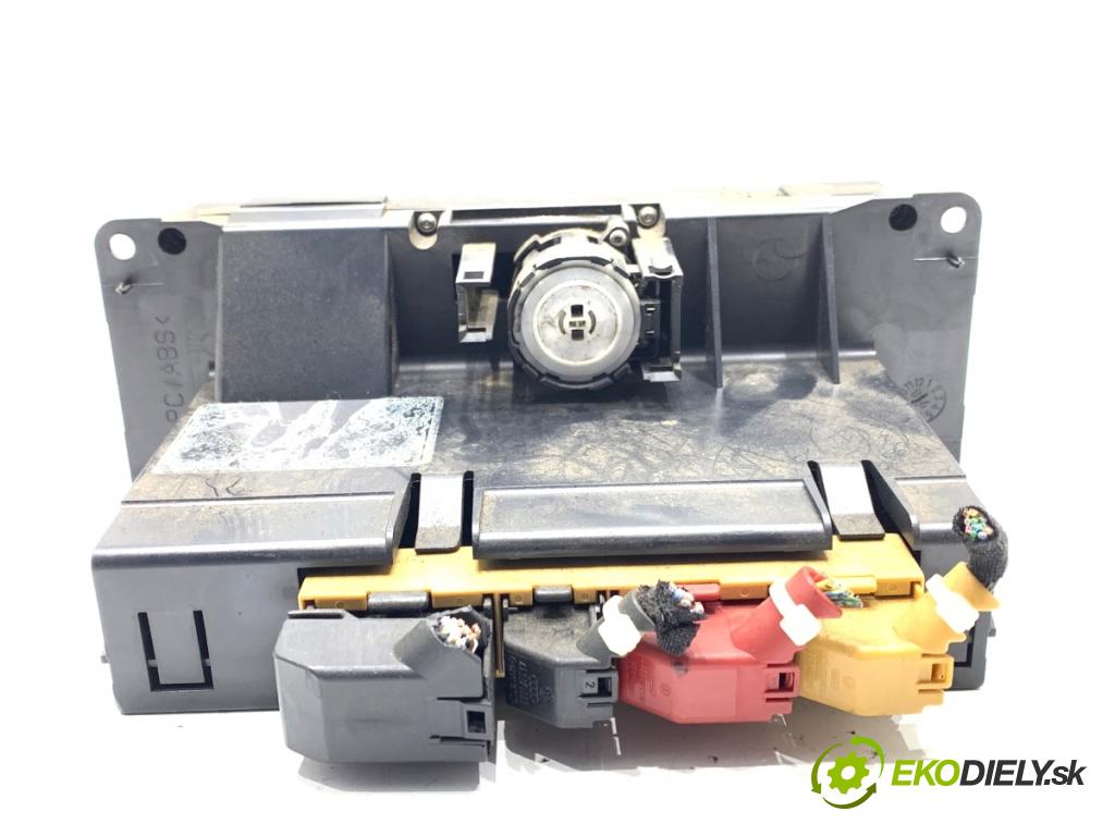 AUDI TT 8N coupe 1998 132 kW 1.8 T 1781 Panel ovládania kúrenia  (Prepínacie páčky pod volantom)