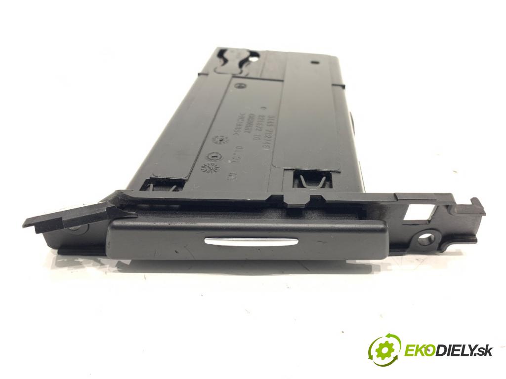 BMW E92 coupe 2009 180 kW 330 d xDrive 2993 Držiak na nápoje 7127461 (Držiak (úchyt) na nápoje)