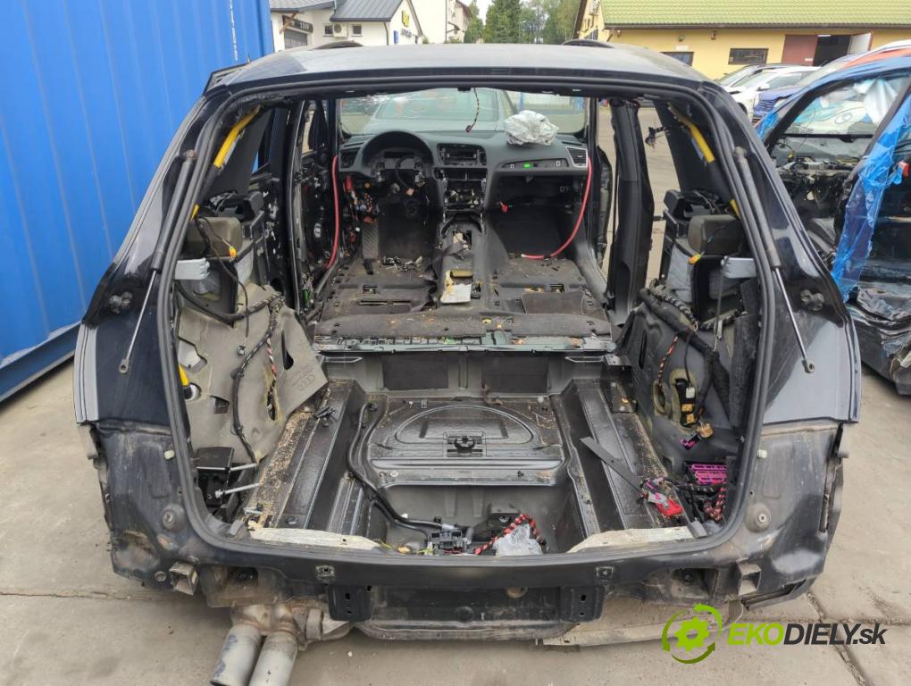 AUDI Q5 8R SUV 2009 125 kW 2.0 TDI quattro 1968 KAROSERIA ČTVRŤÁK blatník zadní část levý pravý práh střecha PODŁUŻNICA levý pravý