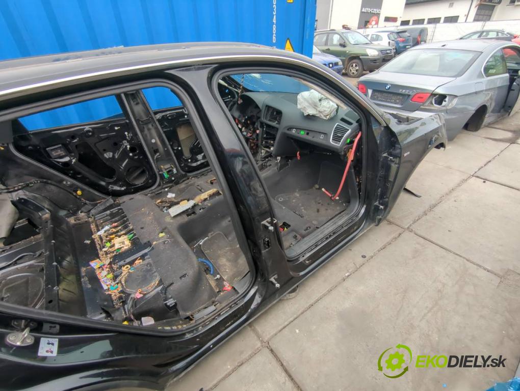 AUDI Q5 8R SUV 2009 125 kW 2.0 TDI quattro 1968 KAROSERIA ČTVRŤÁK blatník zadní část levý pravý práh střecha PODŁUŻNICA levý pravý