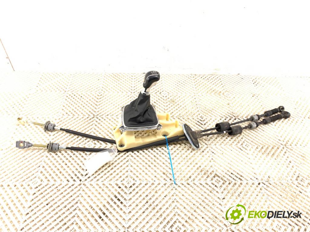 KIA CEED liftback 2014 73 kW 1.4 CVVT 1396 Kulisa 43700-A2300 (Rýchlostná páka (kulisa))