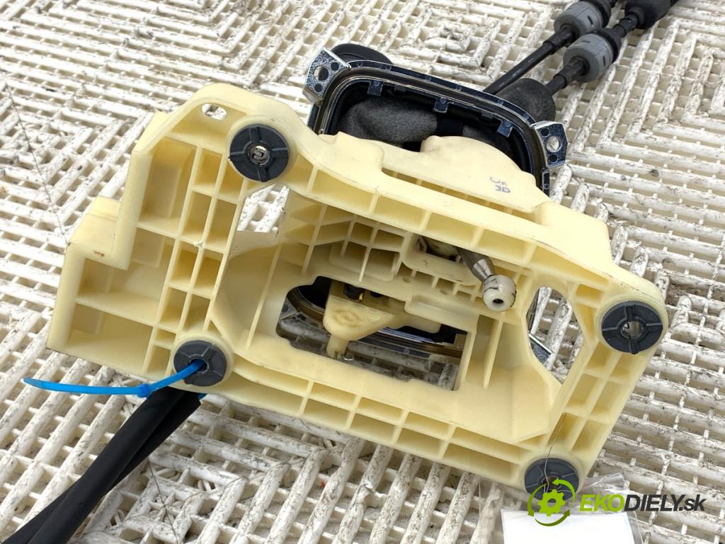 KIA CEED liftback 2014 73 kW 1.4 CVVT 1396 Kulisa 43700-A2300 (Rýchlostná páka (kulisa))