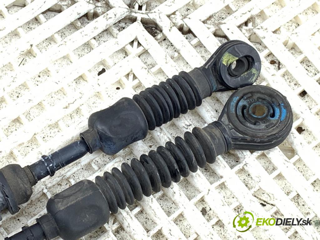 KIA CEED liftback 2014 73 kW 1.4 CVVT 1396 Kulisa 43700-A2300 (Rýchlostná páka (kulisa))