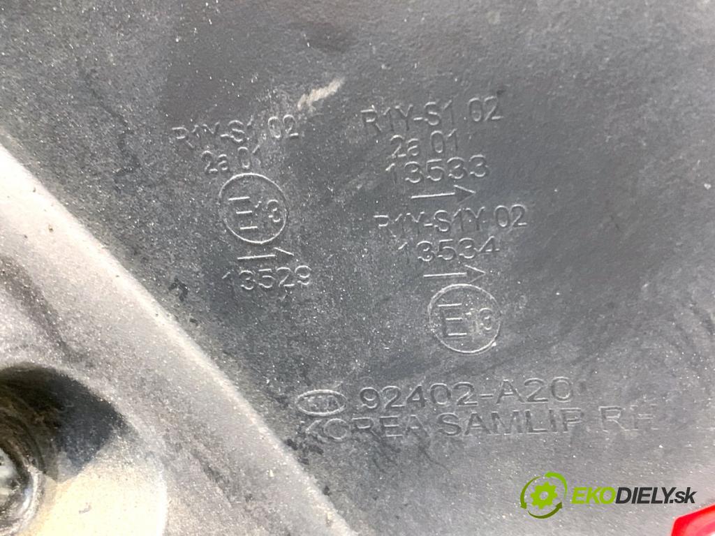 KIA CEED liftback 2014 73 kW 1.4 CVVT 1396 světlo pravý zadní část 92402-A20