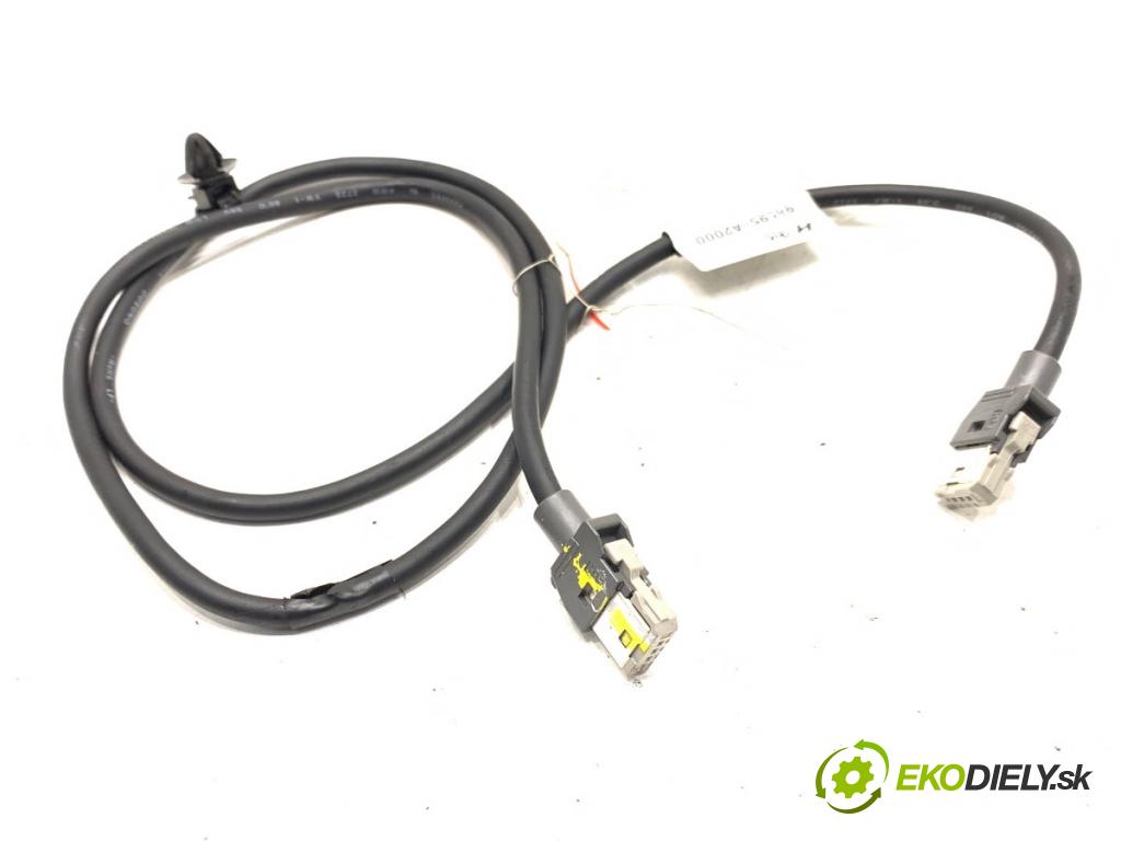 KIA CEED liftback 2014 73 kW 1.4 CVVT 1396 káblovačka trubka USB 96595-A2000