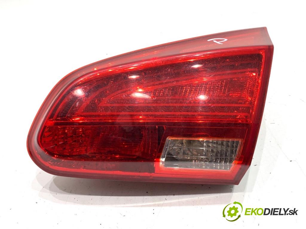 KIA CEED liftback 2014 73 kW 1.4 CVVT 1396 světlo pravý zadní část vnitřní LED 92404-A20