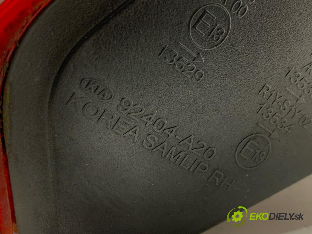 KIA CEED liftback 2014 73 kW 1.4 CVVT 1396 světlo pravý zadní část vnitřní LED 92404-A20