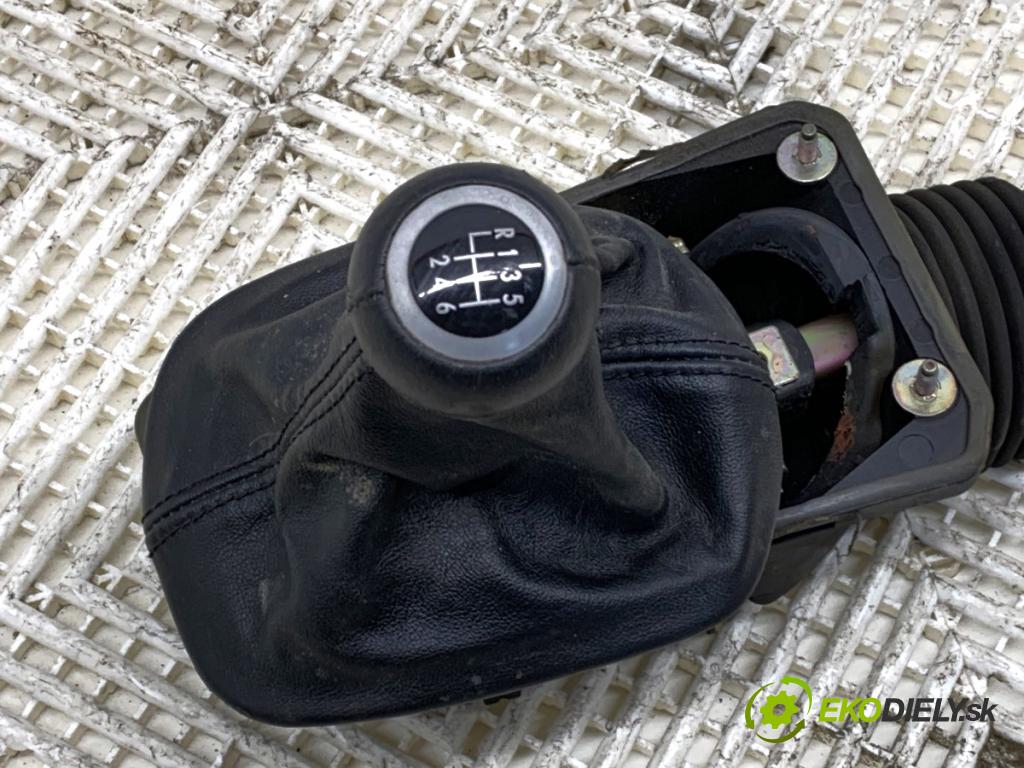 VW PASSAT B5 FL sedan 2002 96 kW 1.9 TDI 4motion 1896 Kulisa 4B0711025E (Rýchlostná páka (kulisa))