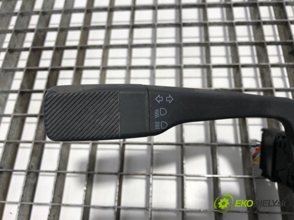 VW TRANSPORTER T4 Skrzynia 1991 57 kW 2.4 D 2370 Prepínač kombinovaný  (Prepínacie páčky pod volantom)