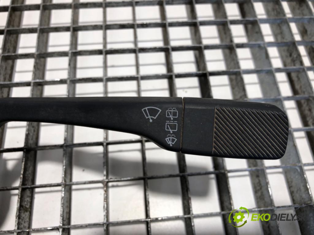 VW TRANSPORTER T4 Skrzynia 1991 57 kW 2.4 D 2370 Prepínač kombinovaný  (Prepínacie páčky pod volantom)