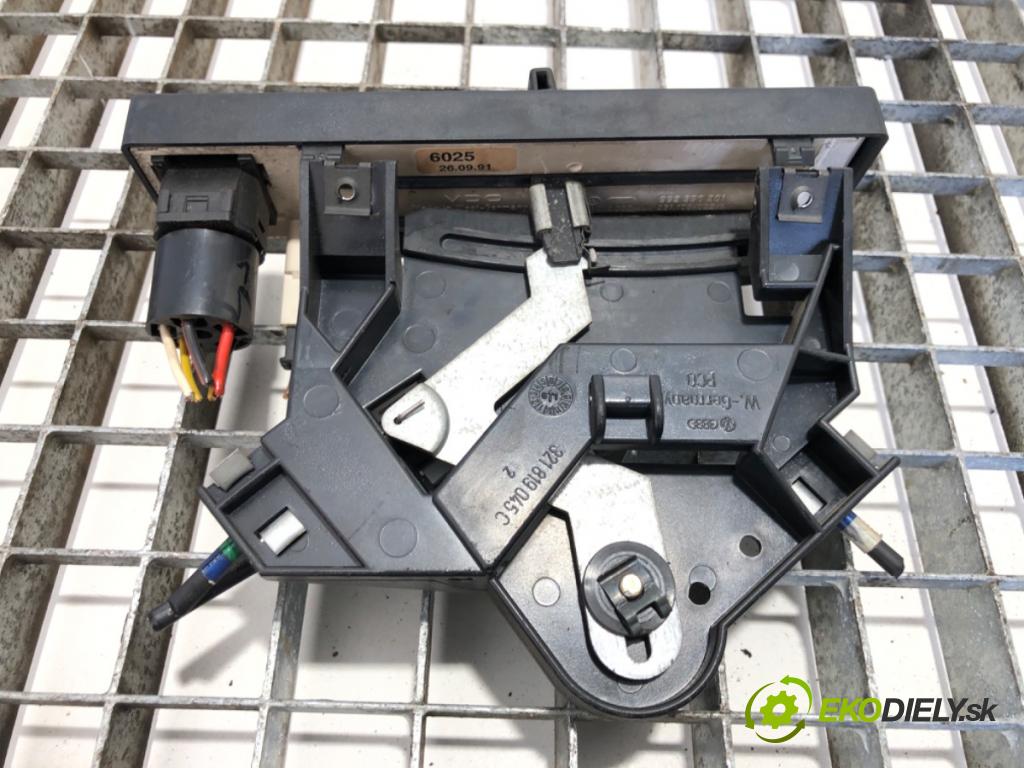 VW TRANSPORTER T4 Skrzynia 1991 57 kW 2.4 D 2370 Panel ovládania kúrenia 321819045C (Prepínacie páčky pod volantom)