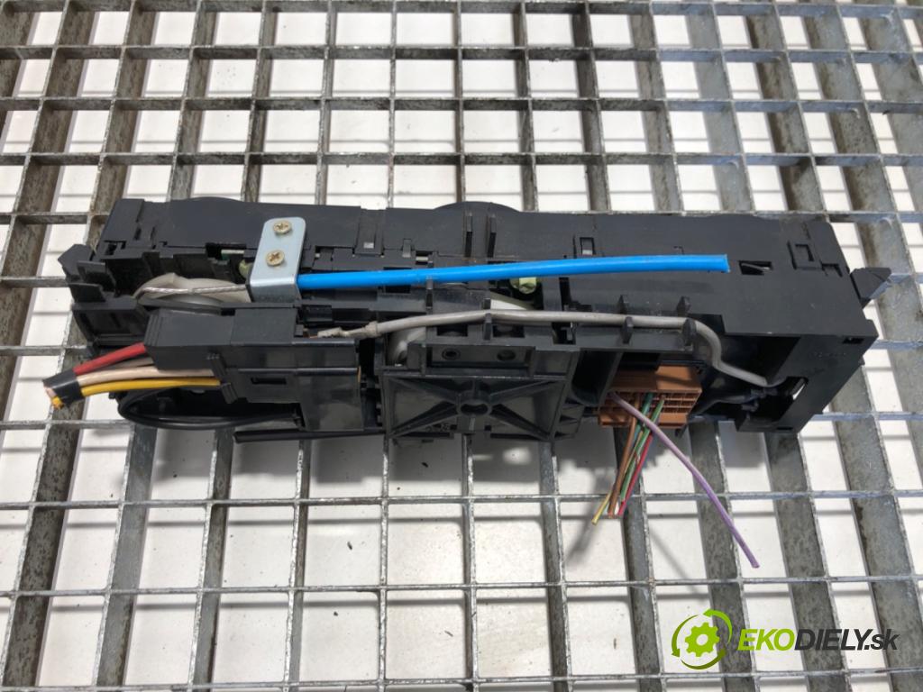 MERCEDES-BENZ W638 Autobus 2000 60 kW 108 CDI 2.2 (638.194) 2148 Panel ovládania kúrenia A0008307585 (Prepínacie páčky pod volantom)