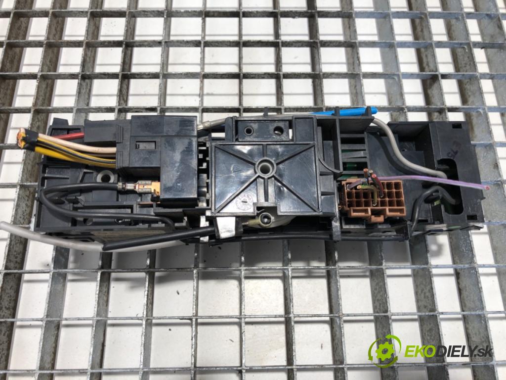 MERCEDES-BENZ W638 Autobus 2000 60 kW 108 CDI 2.2 (638.194) 2148 Panel ovládania kúrenia A0008307585 (Prepínacie páčky pod volantom)