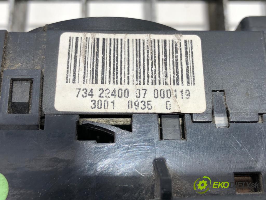 MERCEDES-BENZ W638 Autobus 2000 60 kW 108 CDI 2.2 (638.194) 2148 Panel ovládania kúrenia A0008307585 (Prepínacie páčky pod volantom)