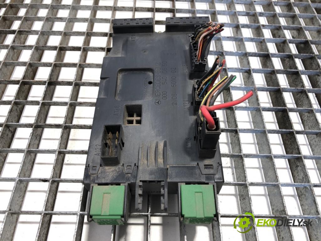 MERCEDES-BENZ W638 Autobus 2000 60 kW 108 CDI 2.2 (638.194) 2148 skříňka poistková 0005400650 (Pojistková skříňka)