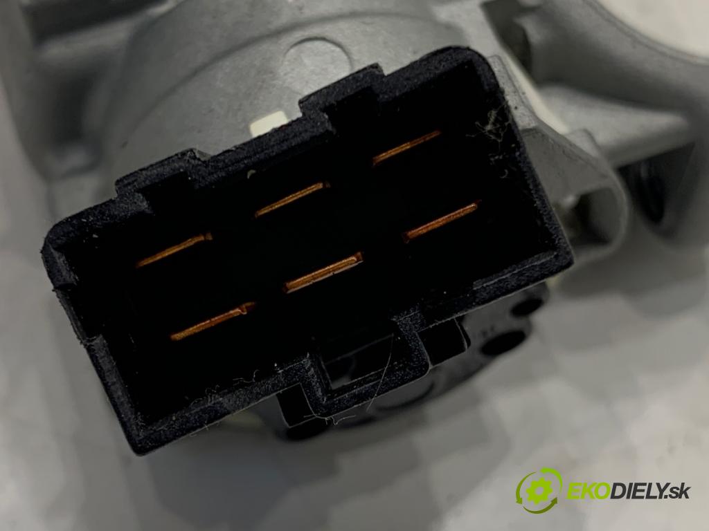 HYUNDAI i20 liftback 2009 57 kW 1.2 1248 spinačka  (Spínacia skrinka)