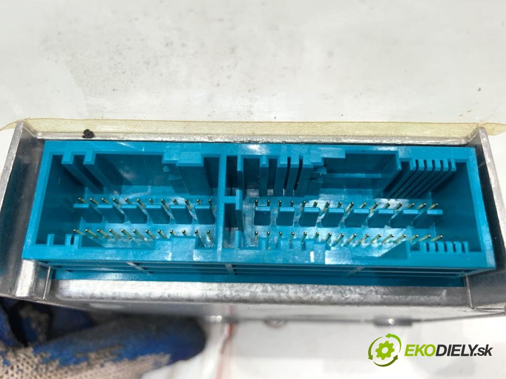 HYUNDAI i20 liftback 2009 57 kW 1.2 1248 senzor airbag 95910-1J400 (Snímač)