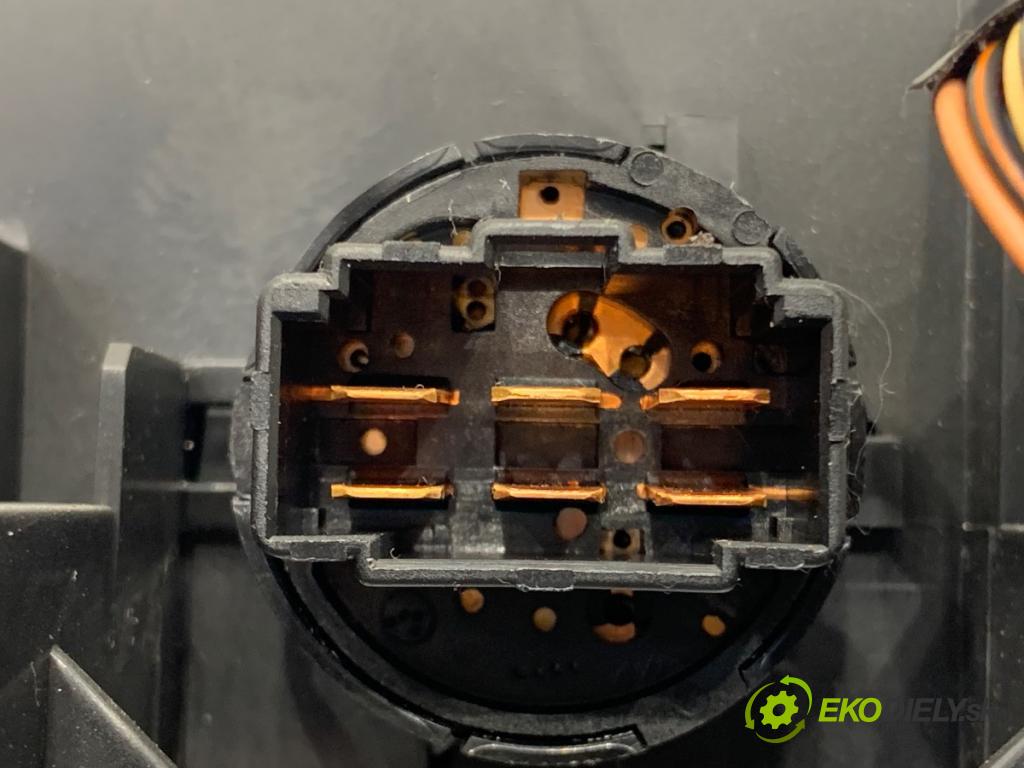 HYUNDAI i20 liftback 2009 57 kW 1.2 1248 Panel ovládania kúrenia 97250-1J100 (Prepínacie páčky pod volantom)