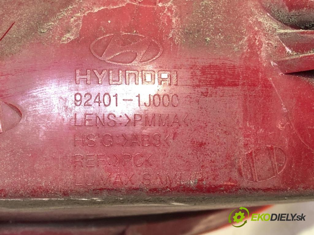 HYUNDAI i20 liftback 2009 57 kW 1.2 1248 světlo levý zadní část 92401-1J000