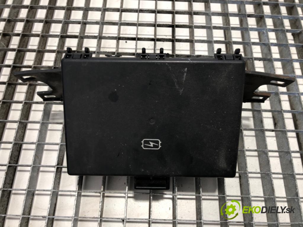 FORD TRANSIT IV Autobus 1995 74 kW 2.5 TD (ECL, EDL, EDS, ESL, ESS, EUS) 2496 skříňka poistková  (Pojistková skříňka)