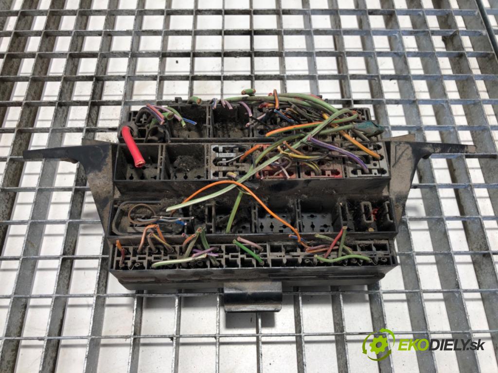 FORD TRANSIT IV Autobus 1995 74 kW 2.5 TD (ECL, EDL, EDS, ESL, ESS, EUS) 2496 skříňka poistková (Pojistková skříňka)