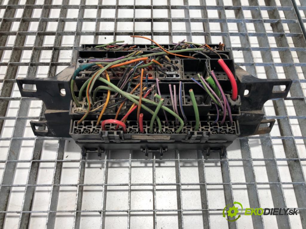 FORD TRANSIT IV Autobus 1995 74 kW 2.5 TD (ECL, EDL, EDS, ESL, ESS, EUS) 2496 skříňka poistková (Pojistková skříňka)