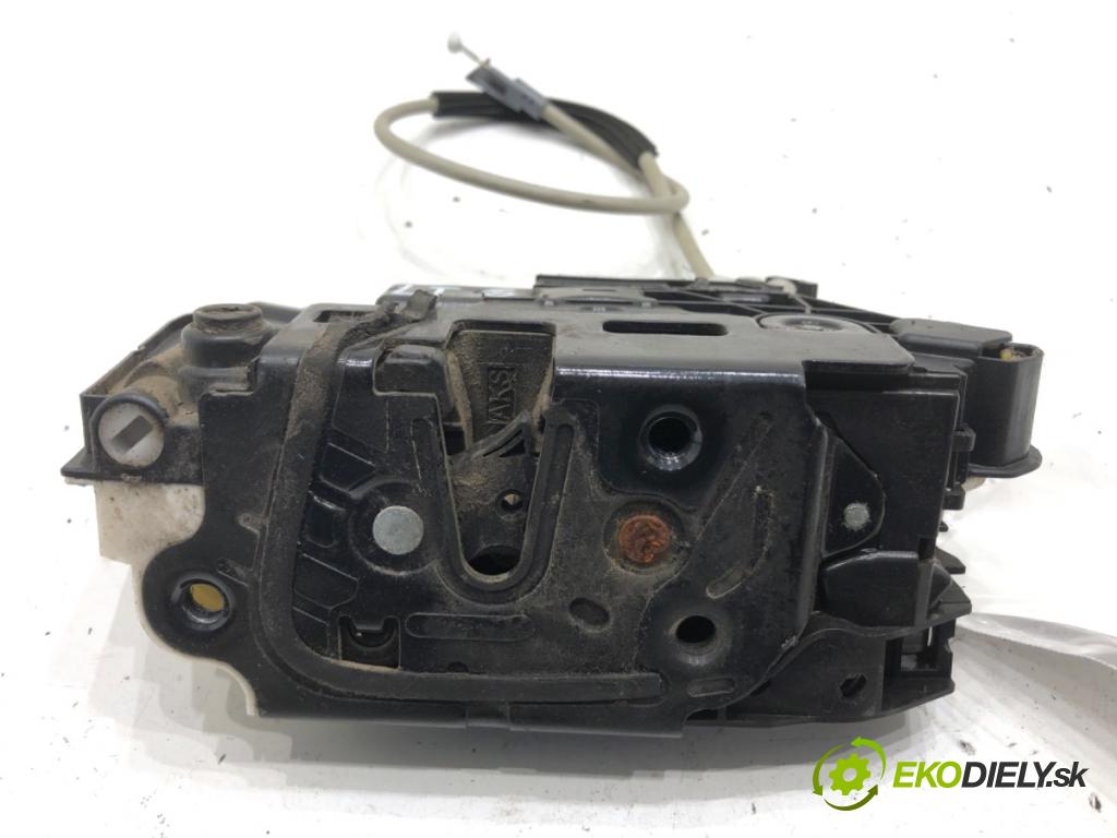 SEAT IBIZA IV liftback 2011 55 kW 1.2 TDI 1199 zámok dveře levý zadní část 6J0839015D