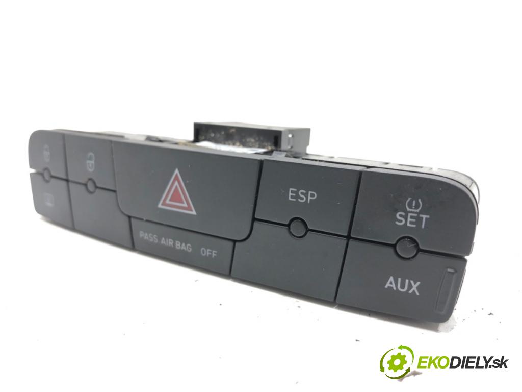 SEAT IBIZA IV liftback 2011 55 kW 1.2 TDI 1199 Spínač svetiel výstražných (núdzových) 6J0927137 (Prepínacie páčky pod volantom)