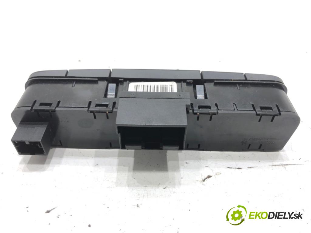 SEAT IBIZA IV liftback 2011 55 kW 1.2 TDI 1199 Spínač svetiel výstražných (núdzových) 6J0927137 (Prepínacie páčky pod volantom)