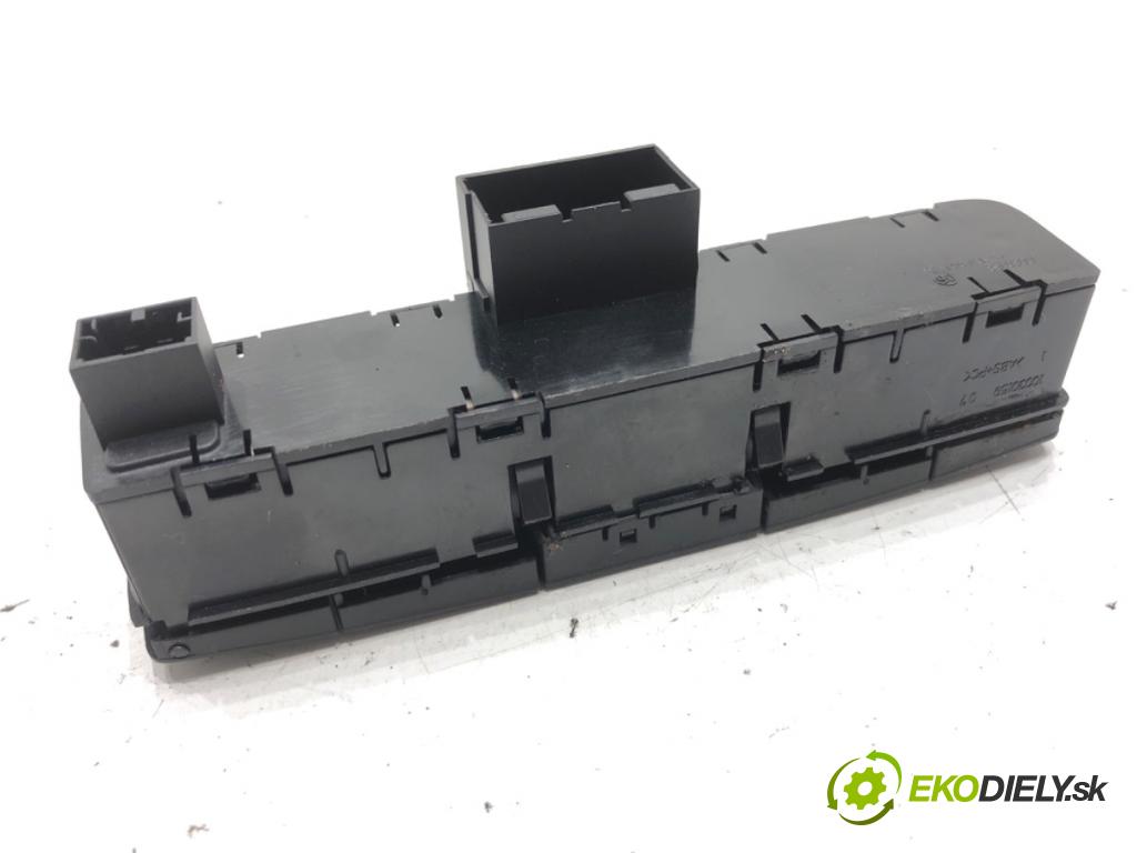 SEAT IBIZA IV liftback 2011 55 kW 1.2 TDI 1199 Spínač svetiel výstražných (núdzových) 6J0927137 (Prepínacie páčky pod volantom)