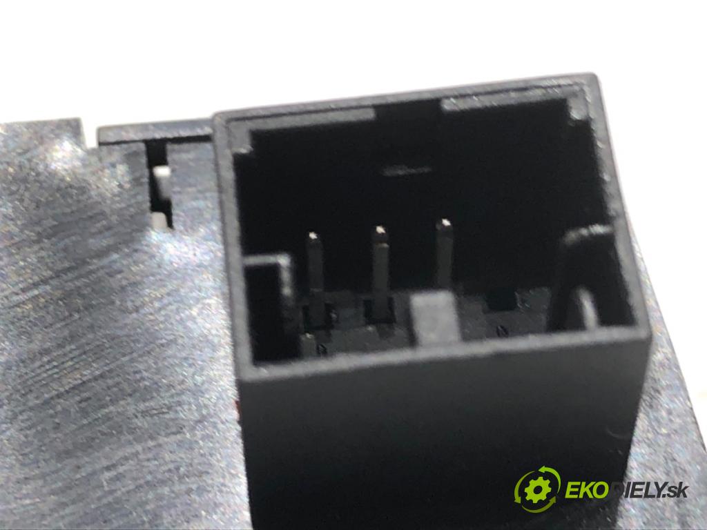 SEAT IBIZA IV liftback 2011 55 kW 1.2 TDI 1199 Spínač svetiel výstražných (núdzových) 6J0927137 (Prepínacie páčky pod volantom)