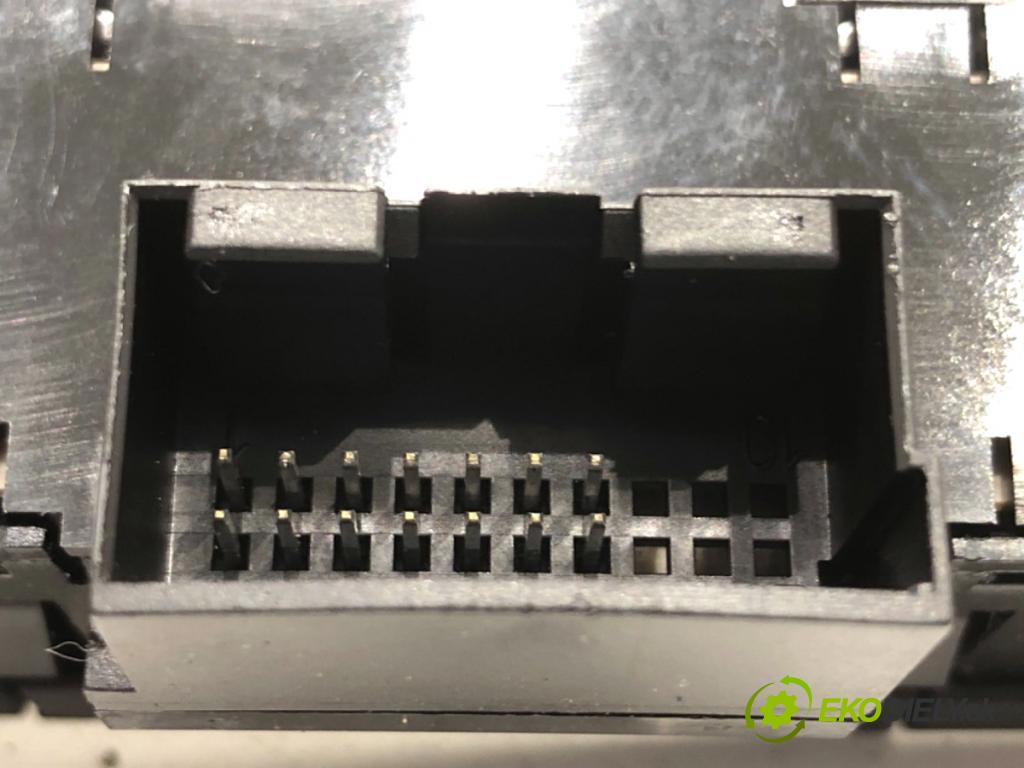 SEAT IBIZA IV liftback 2011 55 kW 1.2 TDI 1199 Spínač svetiel výstražných (núdzových) 6J0927137 (Prepínacie páčky pod volantom)