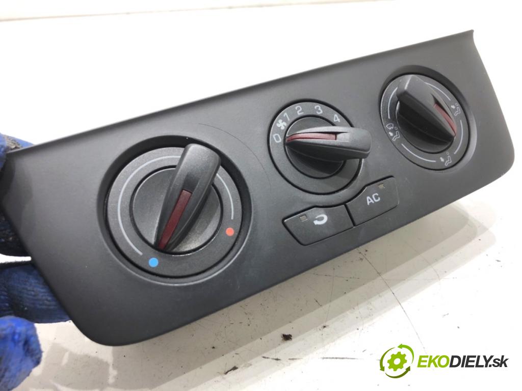 SEAT IBIZA IV liftback 2011 55 kW 1.2 TDI 1199 Panel ovládania kúrenia 6J0820045A (Prepínacie páčky pod volantom)